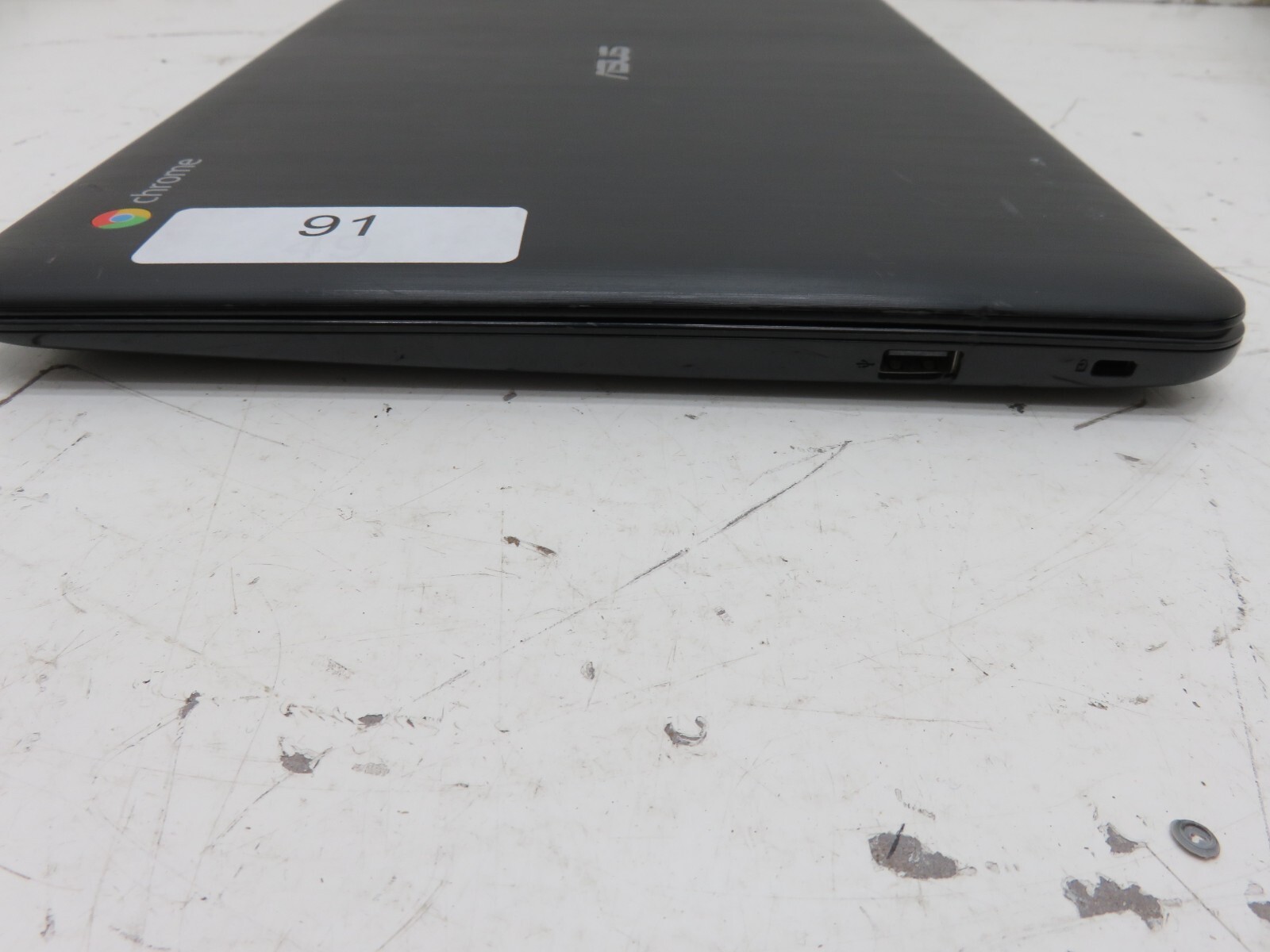 Asus C300MA-DB01 ChromeBook Intel Celeron N2830 2GB Ram 16GB eMMC Bad Battery