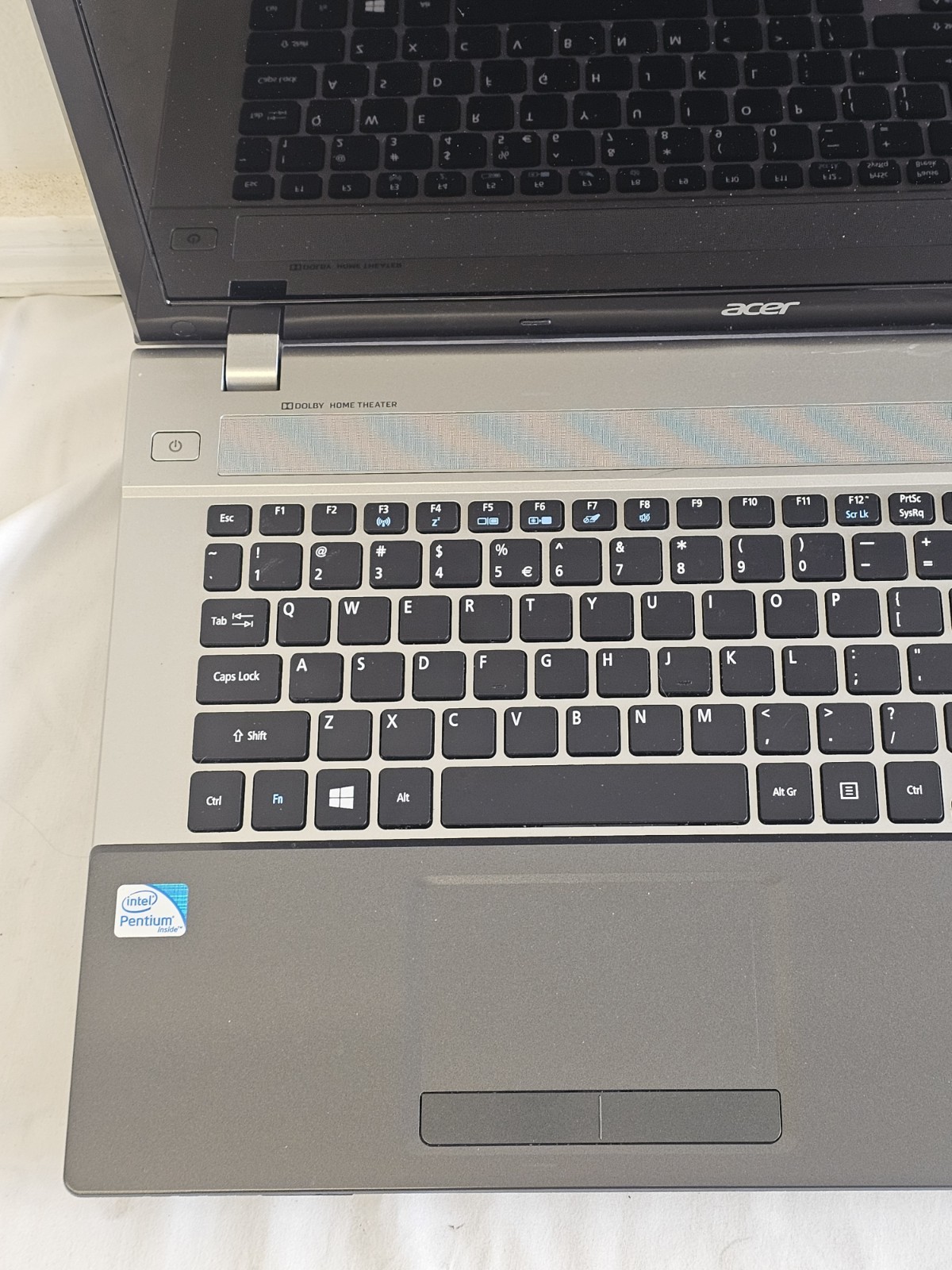 Acer Aspire V3 731-4446 Laptop Intel Pentium B960 8GB RAM 1TB HDD BAD BATT Win10