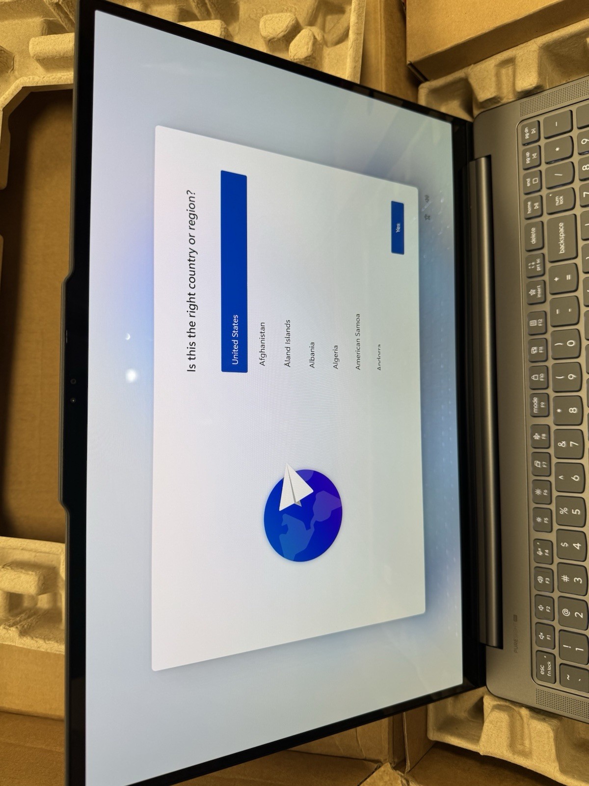 Lenovo Yoga Pro 9i 16″ 2.8K OLED Touchscreen Laptop Intel Core Ultra 9 83L00008U