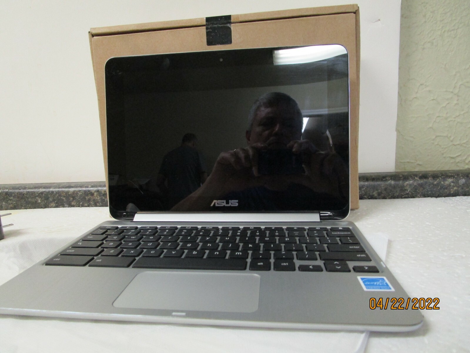 Asus C100P Flip 2-in-1 10″ Chromebook 1.8GHz 16GB 4GB – Faint Horizonal Line
