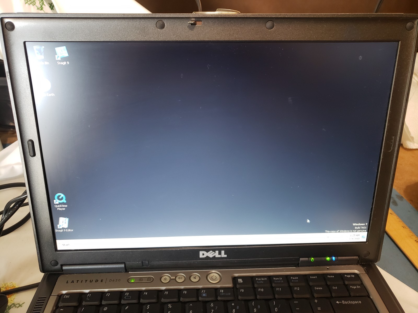 Dell Latitude D630 Laptop Windows Vista WiFi Serial port DVD/CD Works SEE Pics