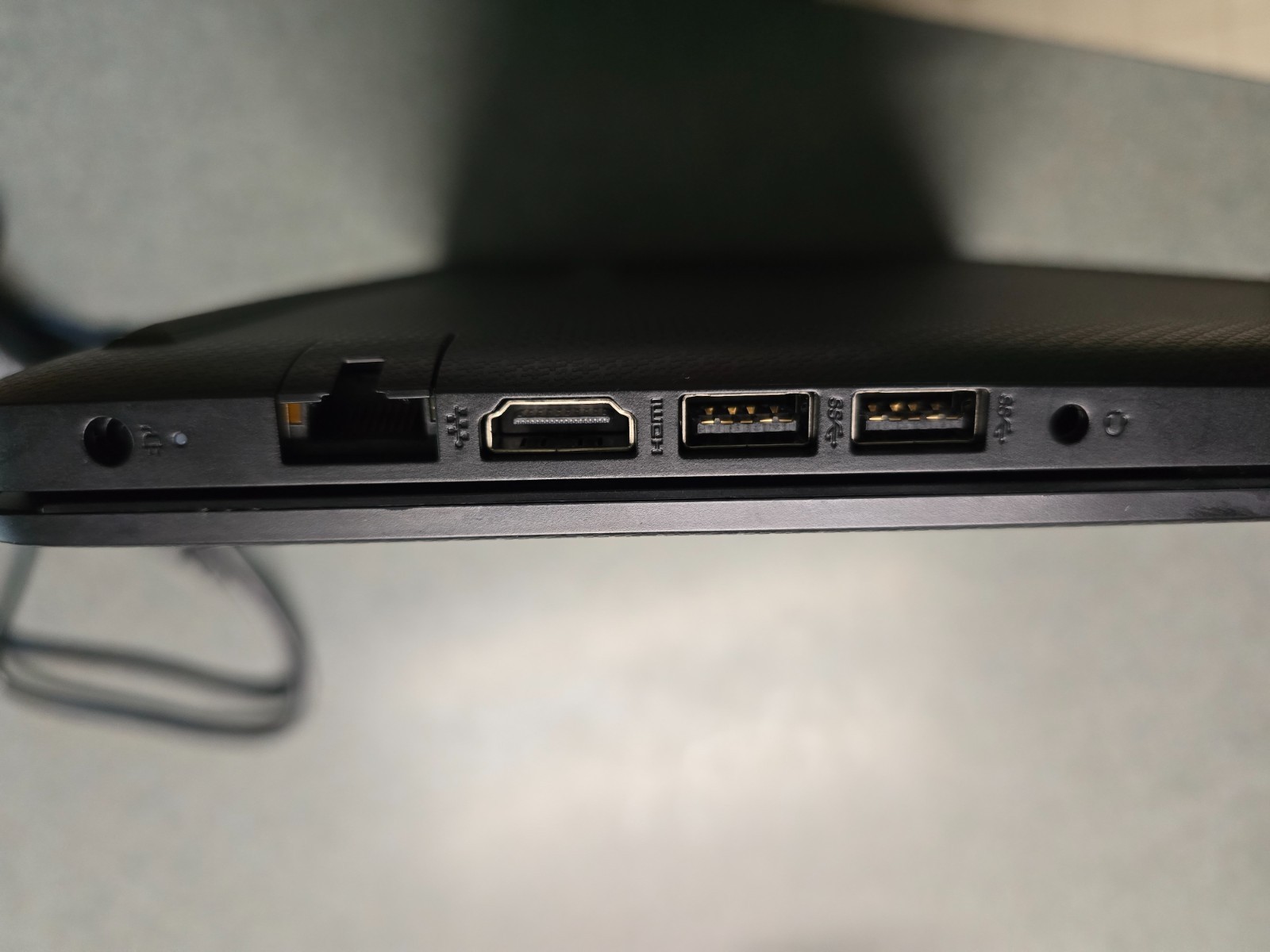 HP 14inch laptop, AMD Athlon Silver 3050u, 4 Gigs Ram, Radeon Graphic Windows 11