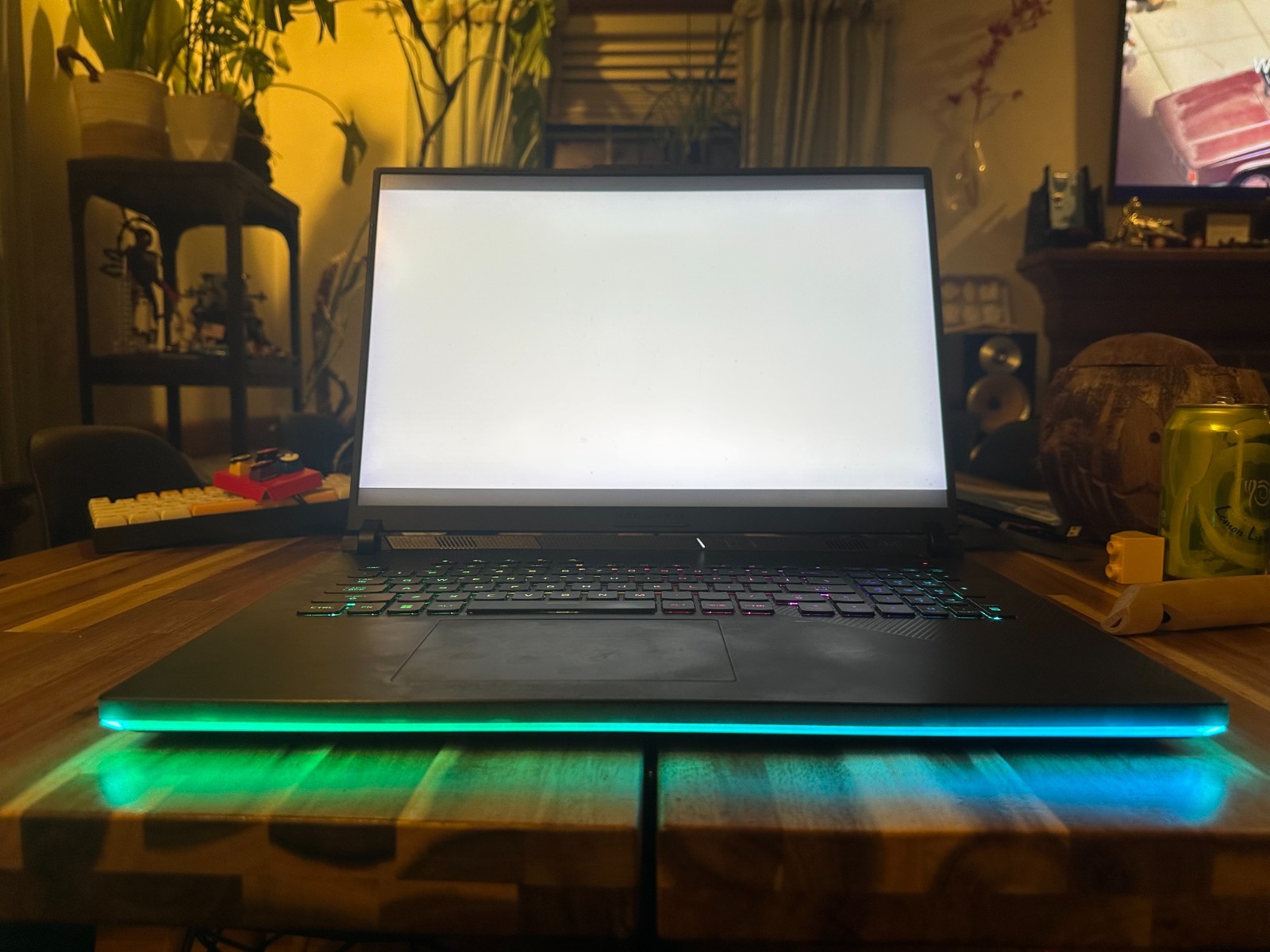 ASUS ROG Strix SCAR 18 RTX 4090 i9-14900HX 32GB 2TB Mini LED 240Hz Gaming Laptop