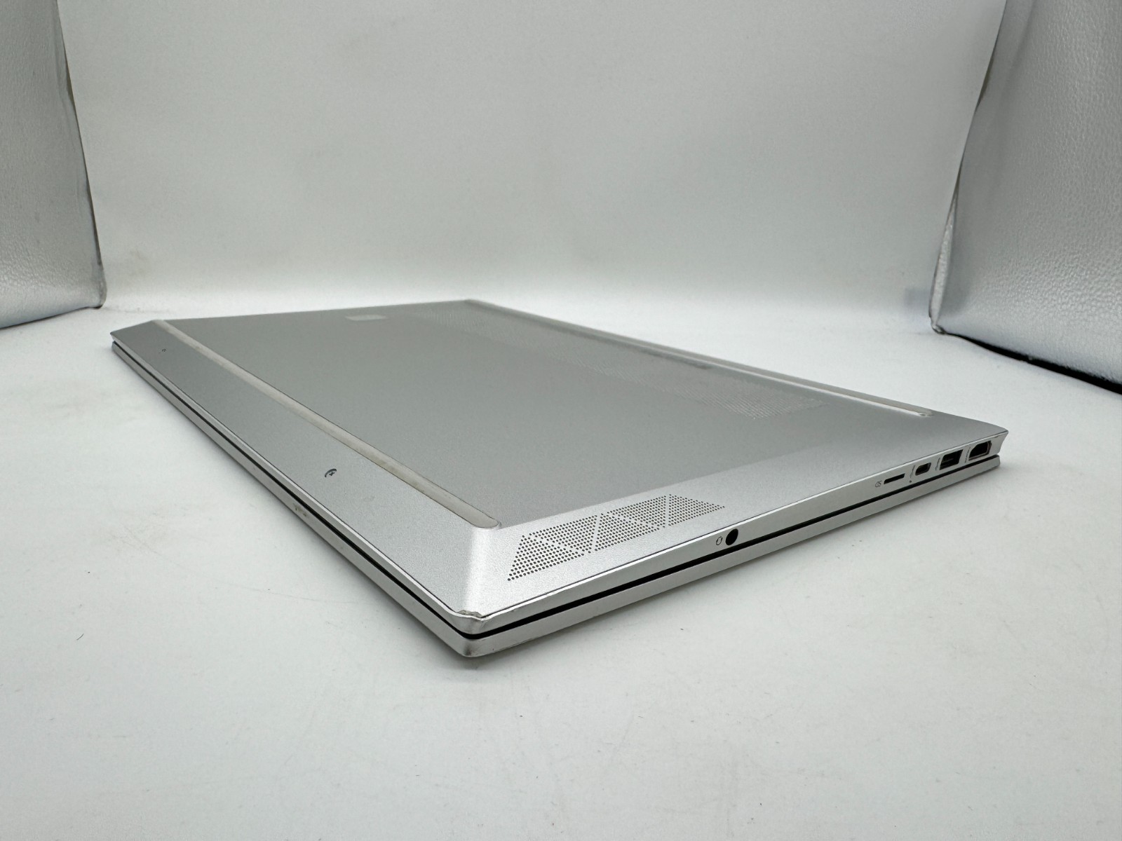 HP Pavilion 15-eg0025nr 15.6″ Laptop intel i7-1165G7 2.80GHz 16GB RAM 512GB SSD