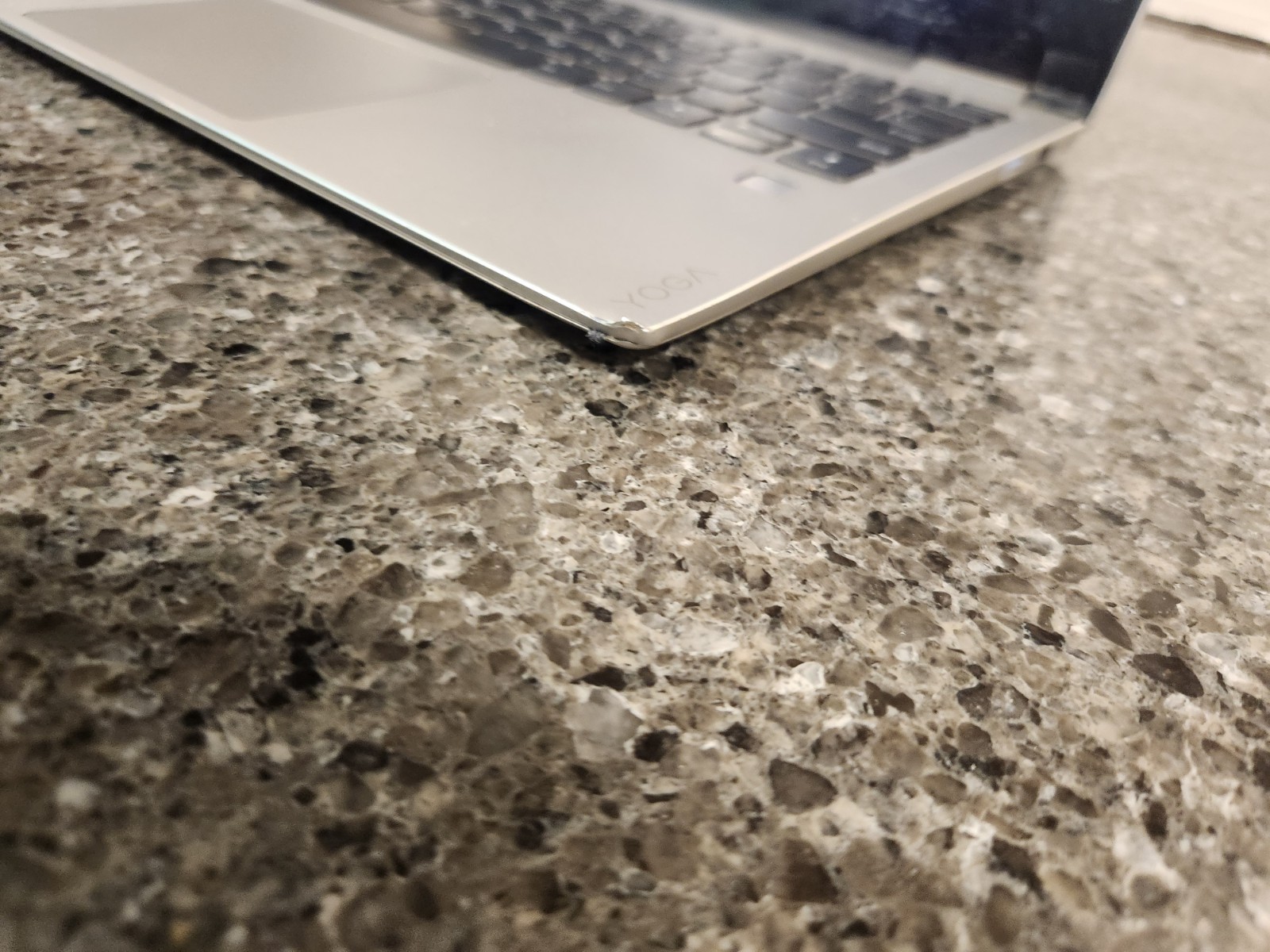 Lenovo Yoga 720-13IKB 13.3″ Core i5-7200U 4GB 128GB SSD