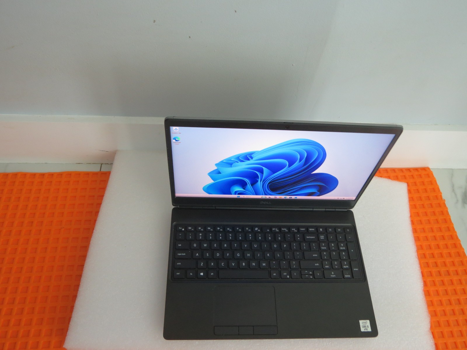 Dell Precision 7550 15.6″ (512GB SSD, Intel Core i9-10885H, 2.4GHz, 16GB RAM)