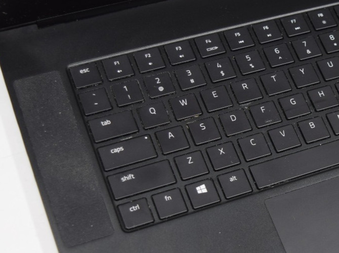 Razer Blade 15″ Advanced 2019 I7-8750H RTX 2070 MAX-Q *PARTS OR REPAIR* *READ*