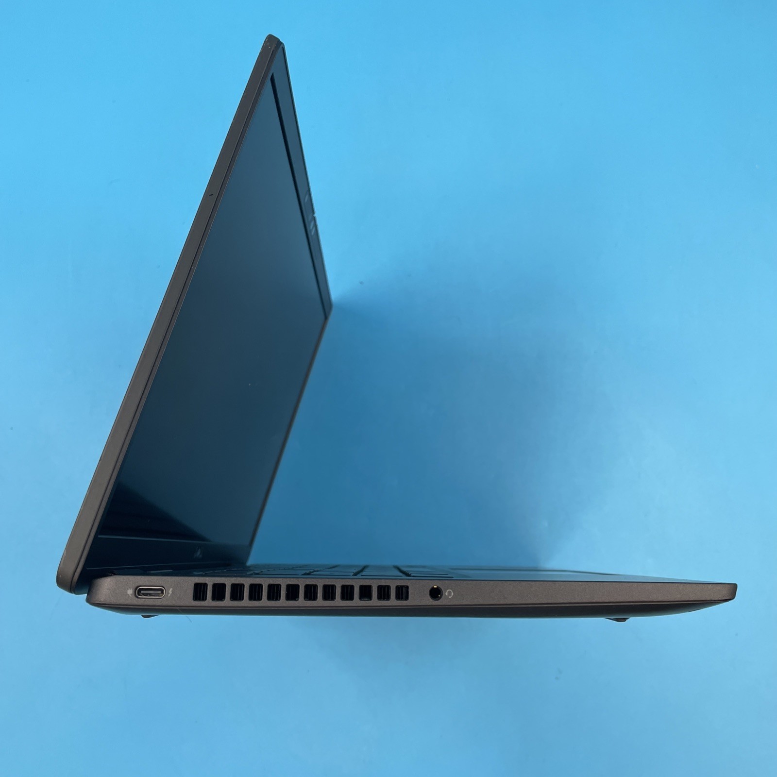 Dell Latitude 7430 | i5-1240P | 16GB RAM | 256GB SSD | NO OS | 98% BATTERY