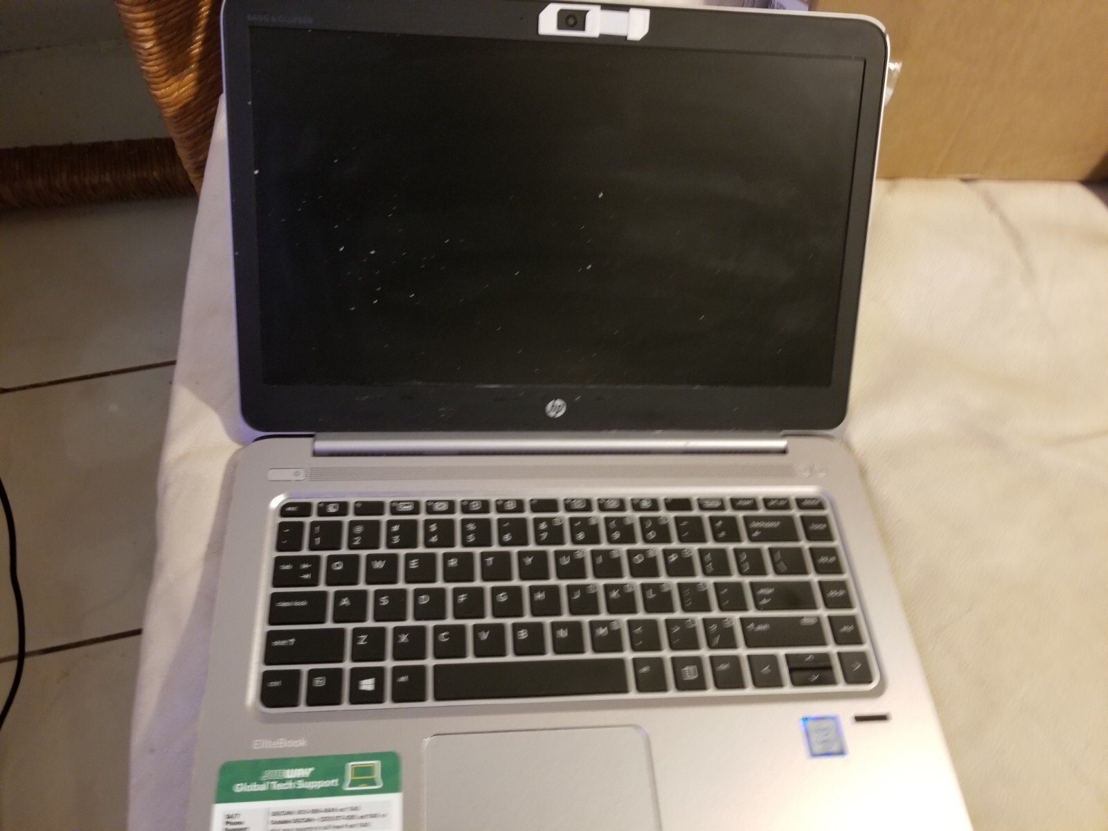 Hp EliteBook Folio 1040 G3-i5-6200U@2.30GHz 8GB Ram 256GB SSD Windows 10 Pro