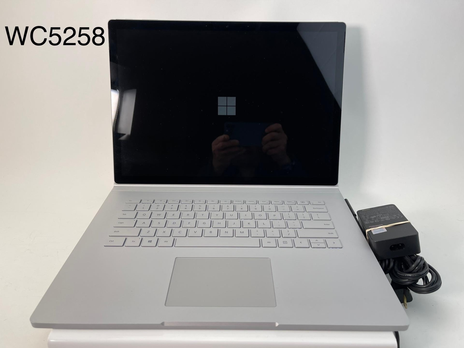 Microsoft Surface Book 2 15″ PixelSense Laptop (i7-8650U 16GB 256GB) HNR-00001