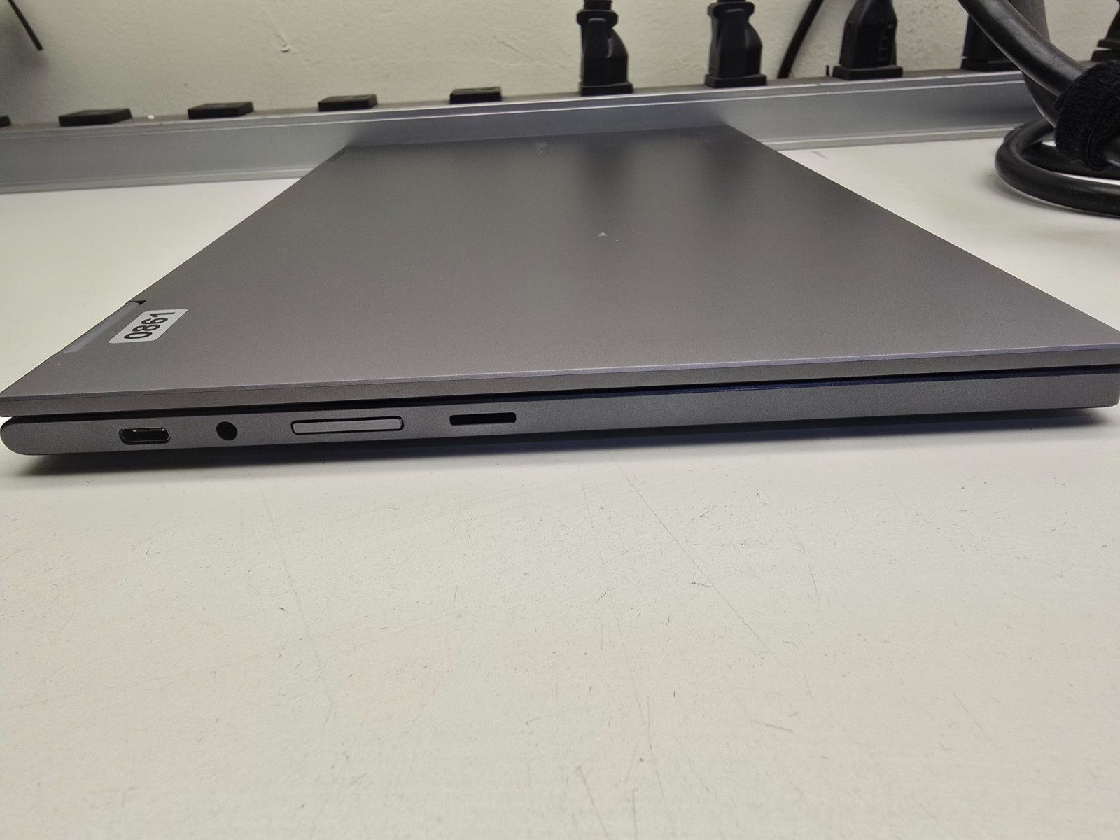 Samsung Galaxy Chromebook XE530QDA 13.3 i3 10110U 8GB 128GB Touch Screen – Gray