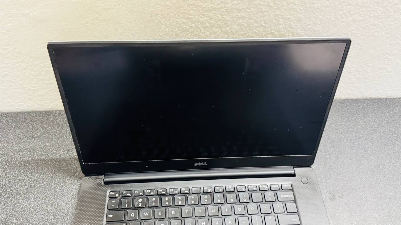 Dell XPS 15 16″ Core i5-7300HQ 2.5GHz 16GB RAM 512GB SSD