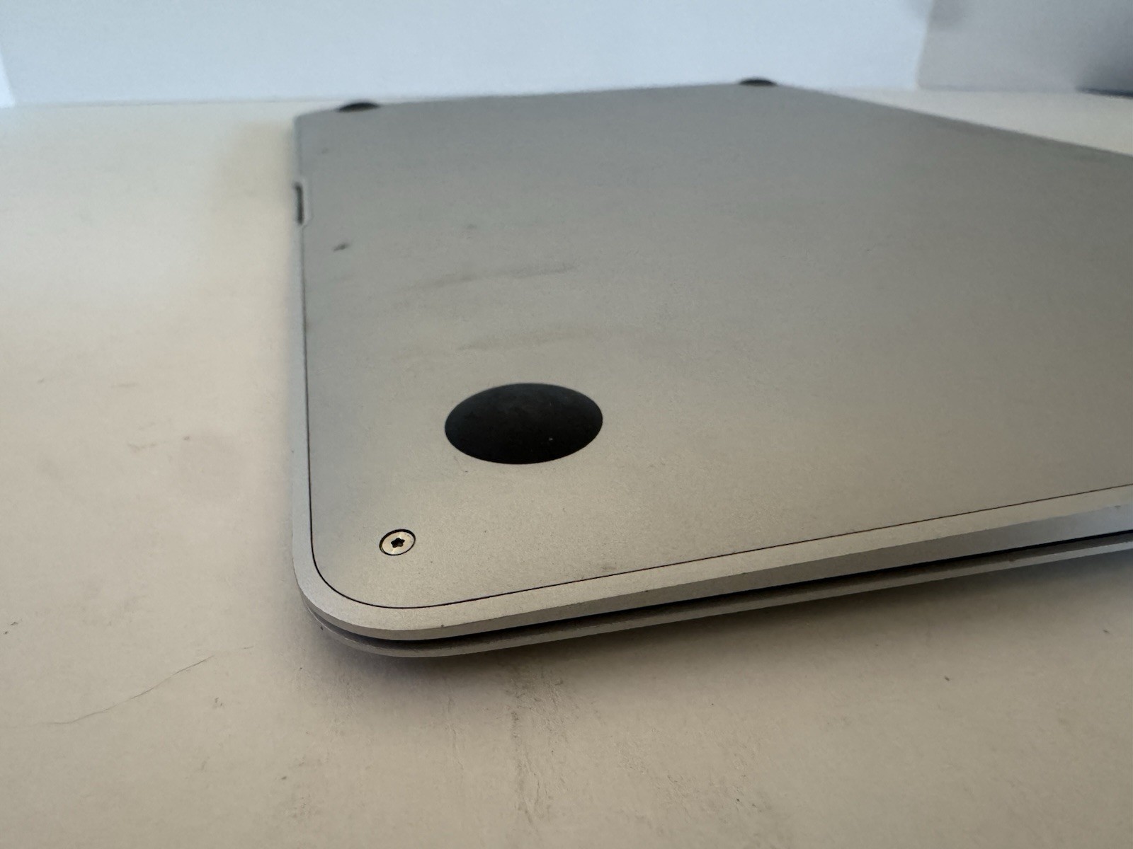 Apple MacBook Air 13″ Early-2015 Core i5-5250U 1.6GHz 8GB RAM 128GB SSD A1466…