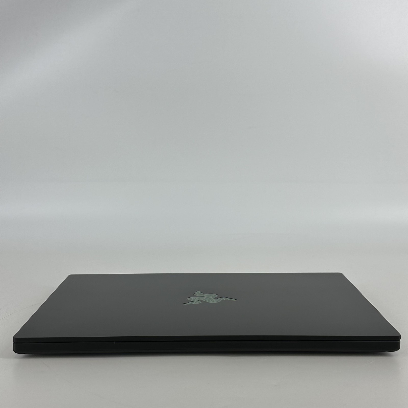 Razer Blade 14 FHD 2025 2.0GHz Ryzen AI 9 365 16GB 1TB RTX 5060 – CRACKED SCREEN