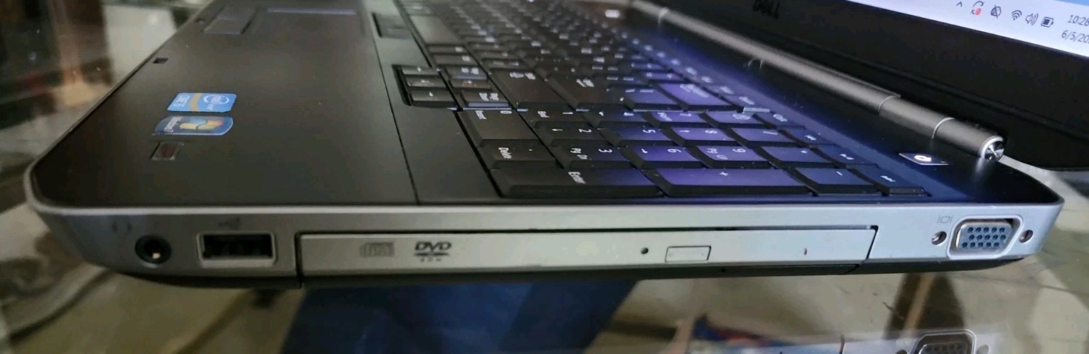 Dell Latitude E5520 i5-2430M 4xCPU@2.4GHz 4GB RAM 320GB HDD (626A7)