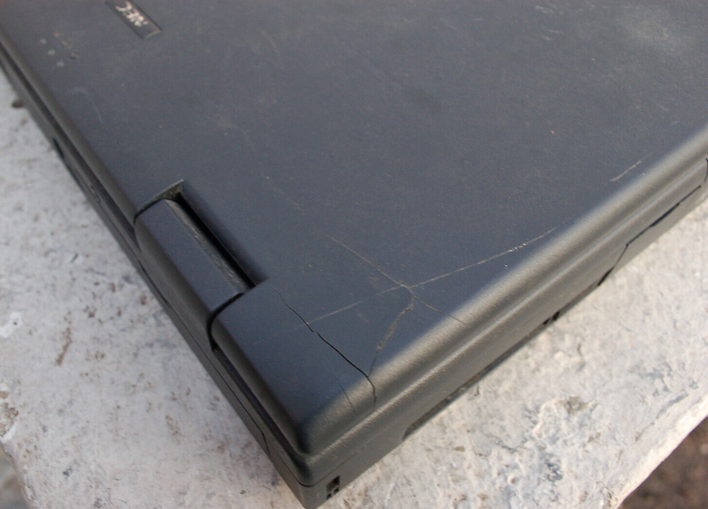 Vintage NEC Versa 2730M Laptop Intel Pentium 133MHz MMX CPU, CD-ROM, 3.5″ Floppy