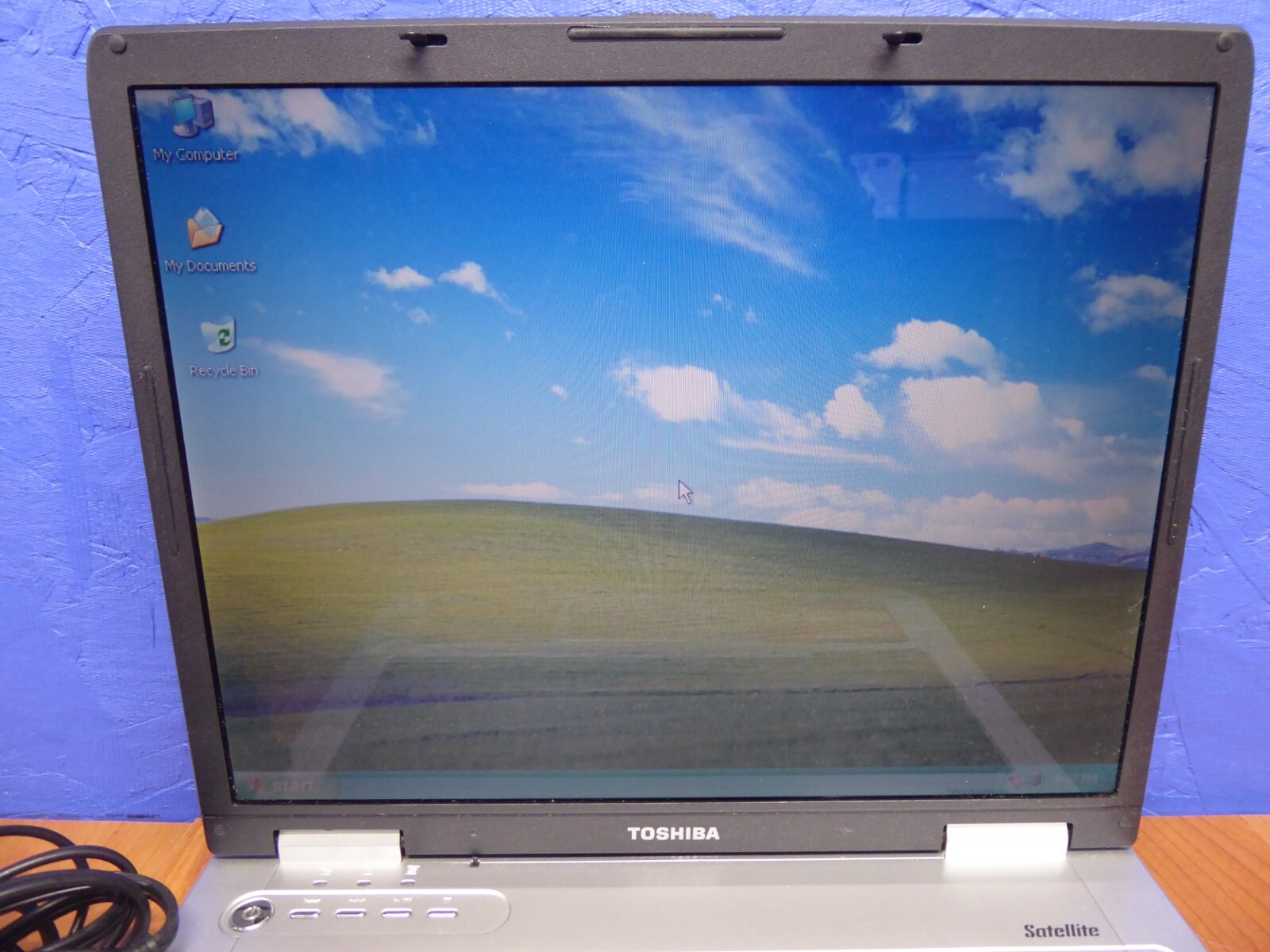 TOSHIBA SATELLITE L25-S119 15″ LAPTOP CELERON M 1.5GHz 512MB 40GB XP HOME VINTAG