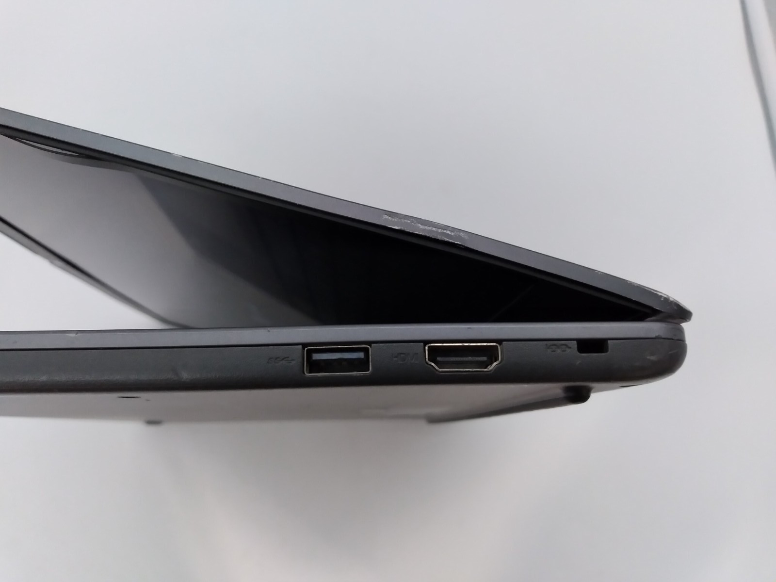 Lenovo 14e Chromebook Gen 2 14″ Touchscreen AMD 3015Ce, 4GB RAM, 32GB EMMC