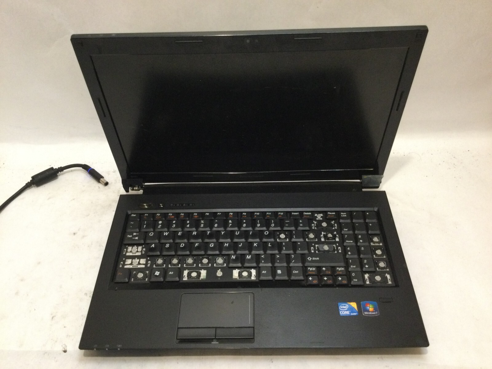 Lenovo B560 / Intel Core i3 UNKNOWN SPECS / (SHORTS ADAPTER!) MR