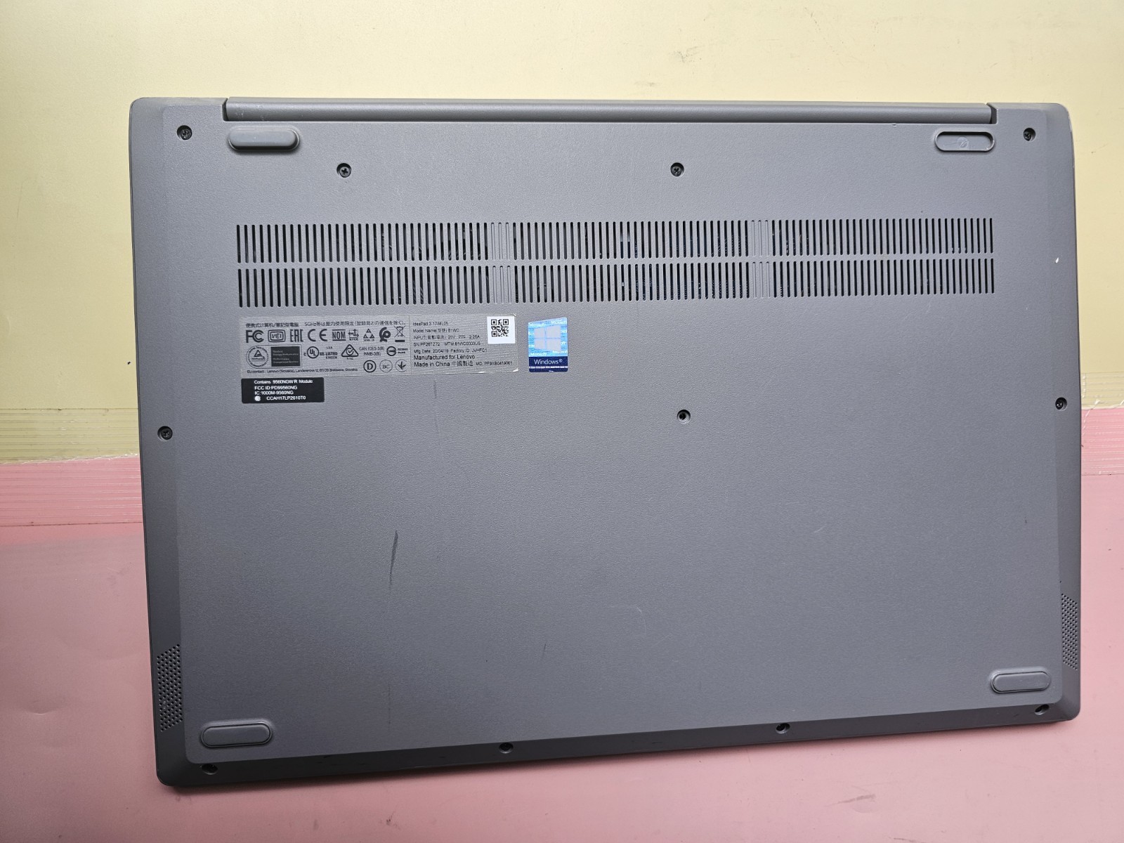 Lenovo IdeaPad 3 171ML05 10th Gen Intel Core i3 0GB SSD Cracked Screen
