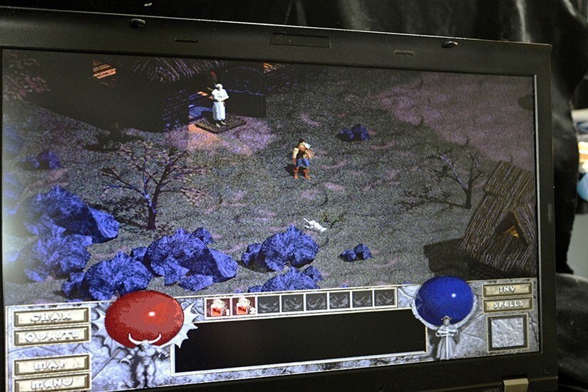 Mobile Game-Station Best RETRO GAMING Win 95 98 XP- Alienware performance LOADED