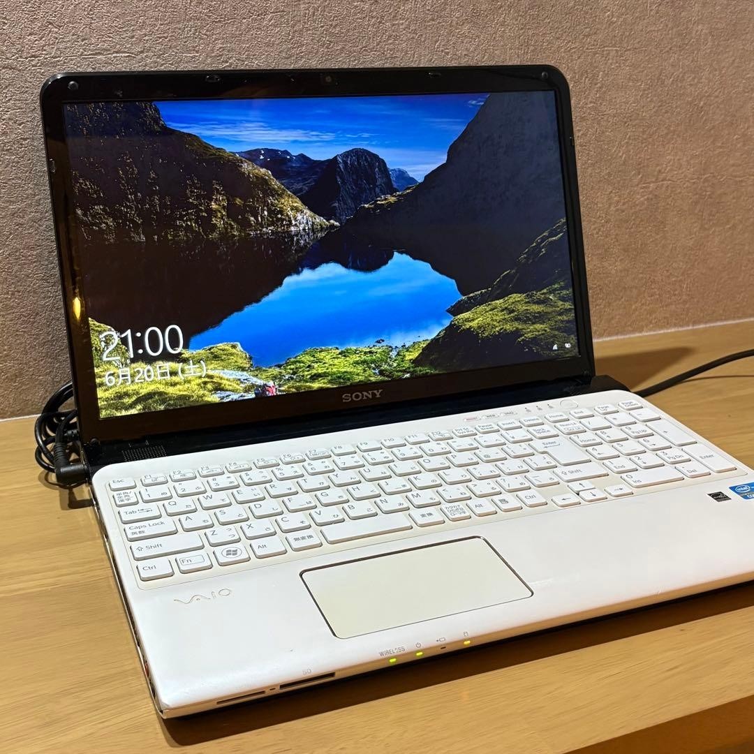 SONY VAIO SVE151B11N Tested Core i7 8GB 700GB HDD 15.5″ Windows 10 Laptop