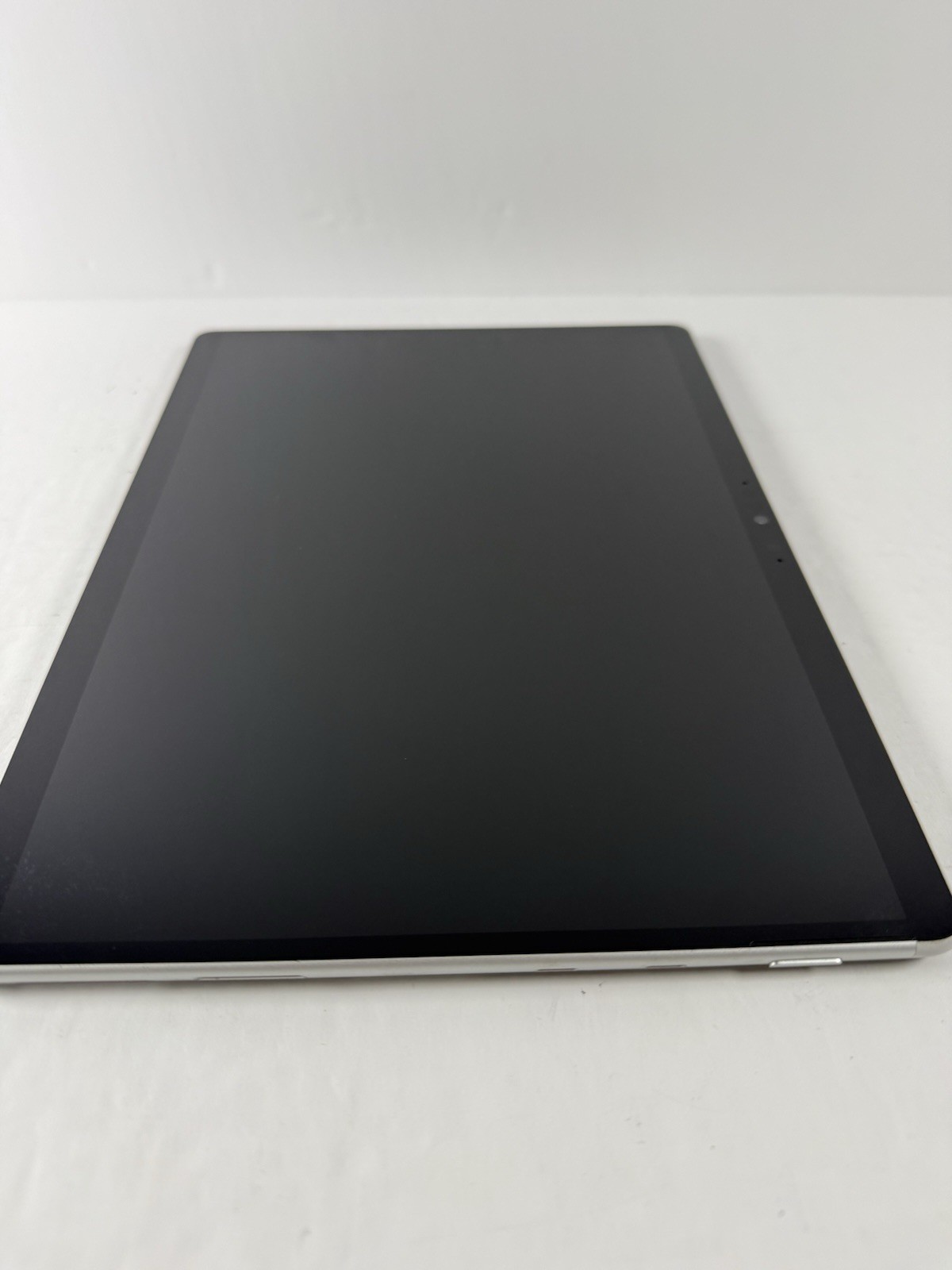 Microsoft Surface Pro 8 (1982) i5-1145G7 – 16GB RAM – 256GB 120Hz – Win 11 Pro