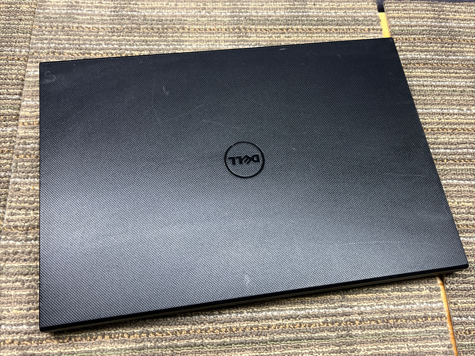 Dell Inspiron 3542 15.6″ / Intel Core i3 UNKNOWN SPECS / Cracked 12840