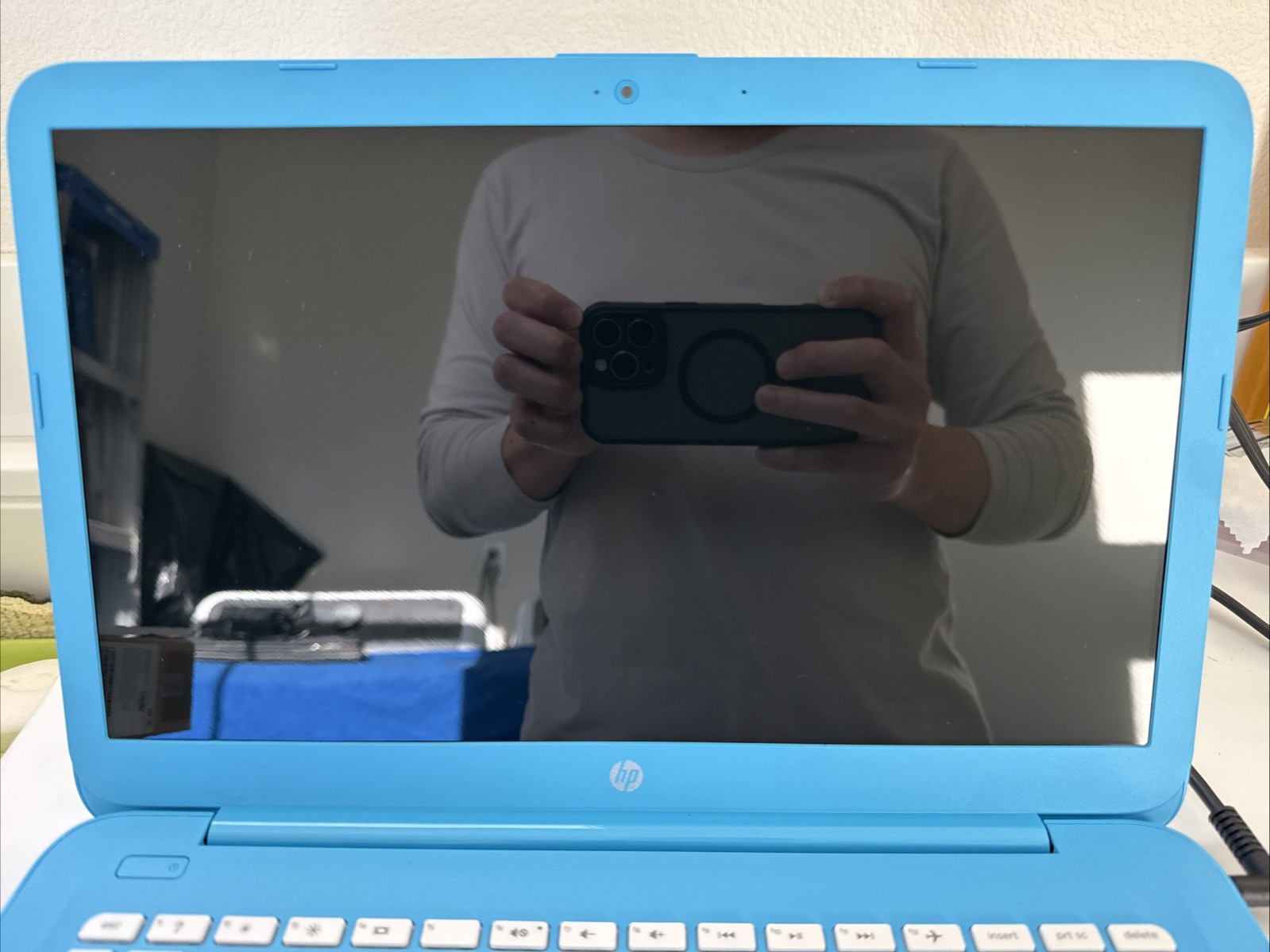 HP Stream 14-cb011wm 14 inch (32GB, Intel Celeron N3060, 4GB) Laptop – Blue -W10
