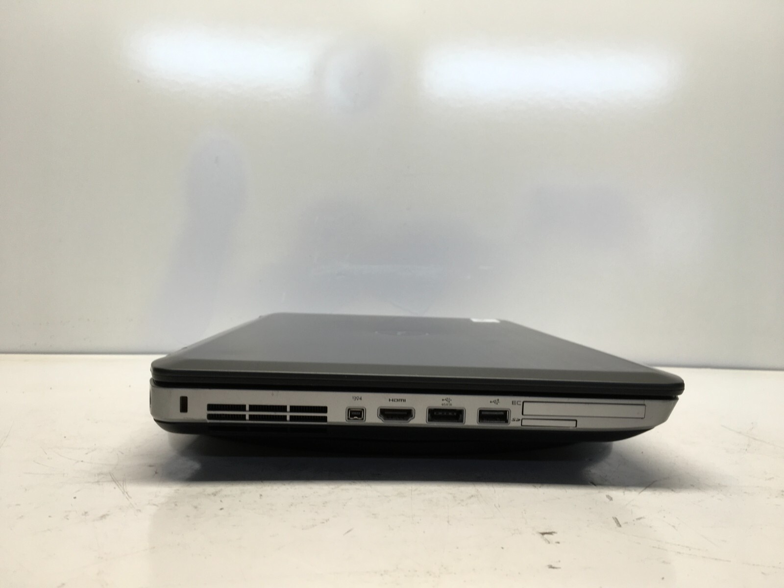 Dell Latitude E5520 Intel i3-2330M 2.2GHz 4 GB NO HDD