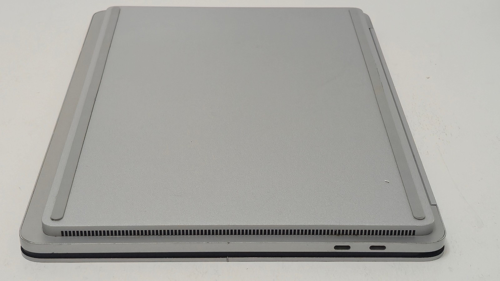Surface Laptop Studio 1964 Core i7-11370H 32GB RAM 1TB SSD 14.4″ A2000 GPU 4 GB