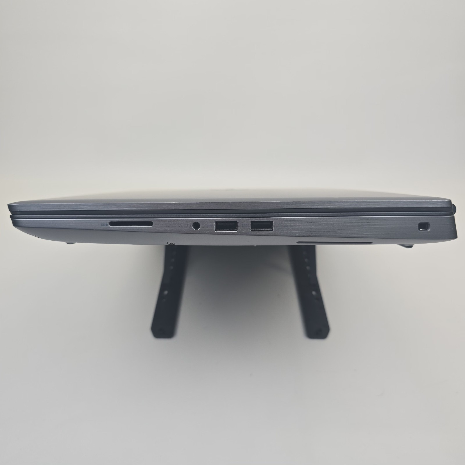 Dell Precision 7760 FHD Xeon W-11855M 64GB 1TB Intel UHD NO OS/AC