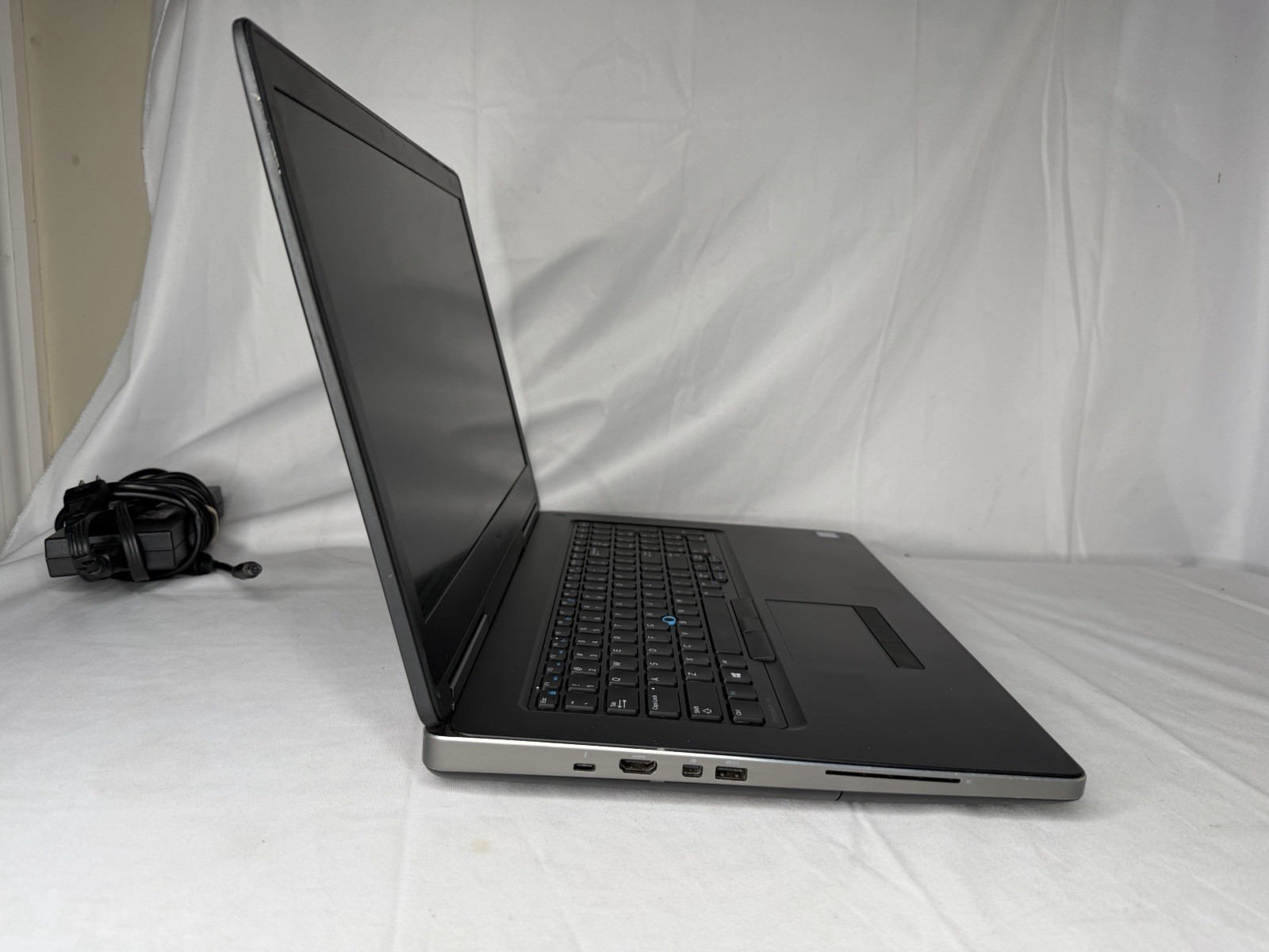 Dell Precision 7720 17” i7-6920HQ 16GB RAM 256GB NVMe SSD Radeon M5100 Win11Pro