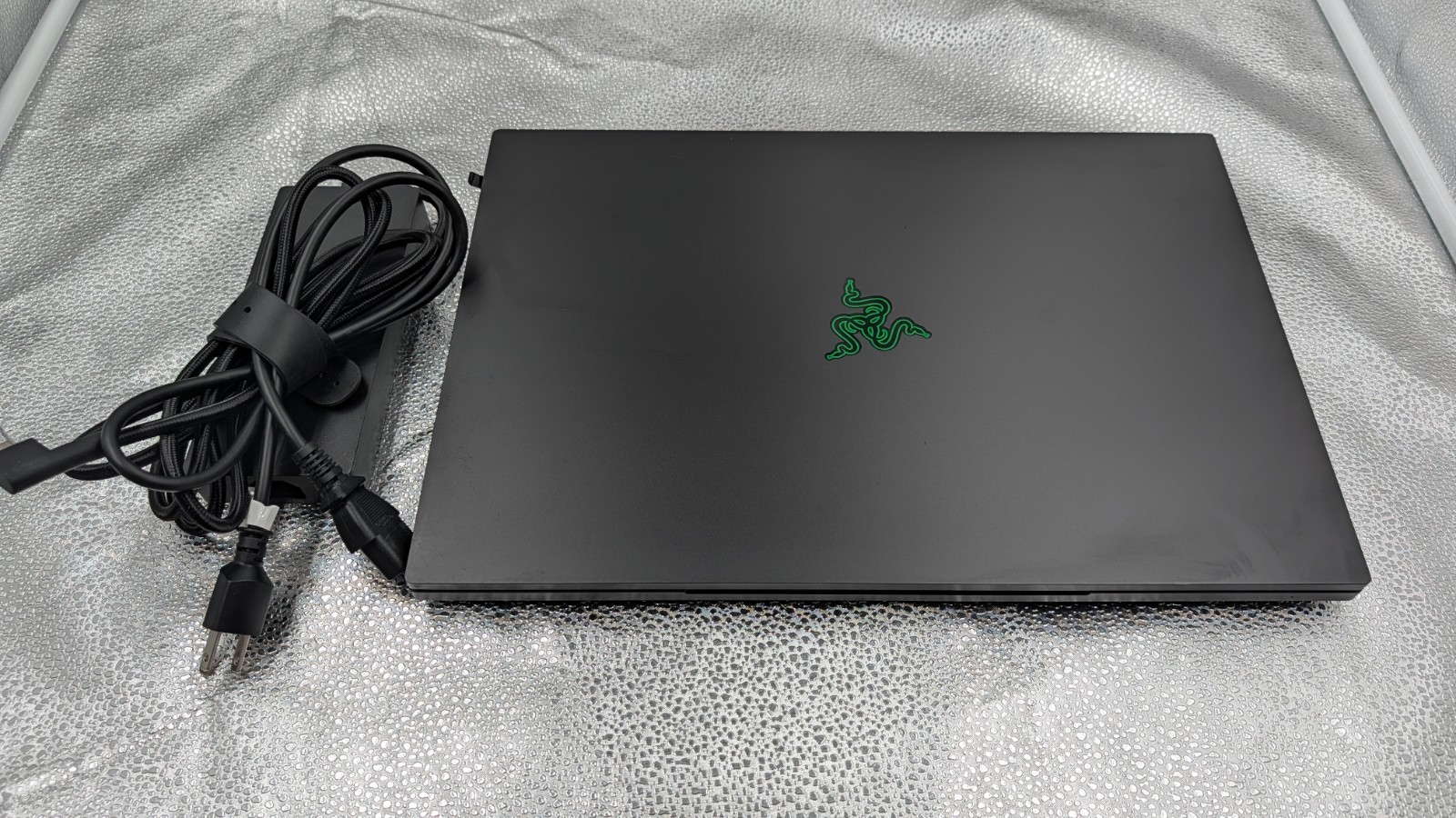 Razer Blade 18 300Hz Mini-LED i9-14900HX RTX 4090 32GB 2TB Gaming Laptop