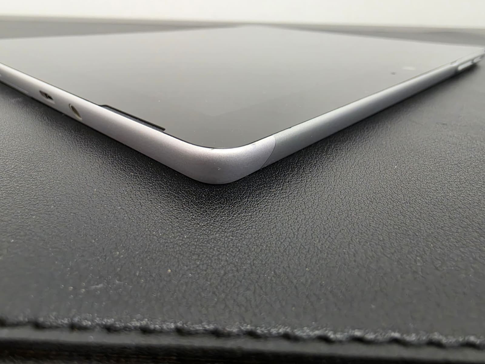 Microsoft Surface Go Pentium 4415Y 4GB Ram 64GB SSD Win 11 Pro ***READ***