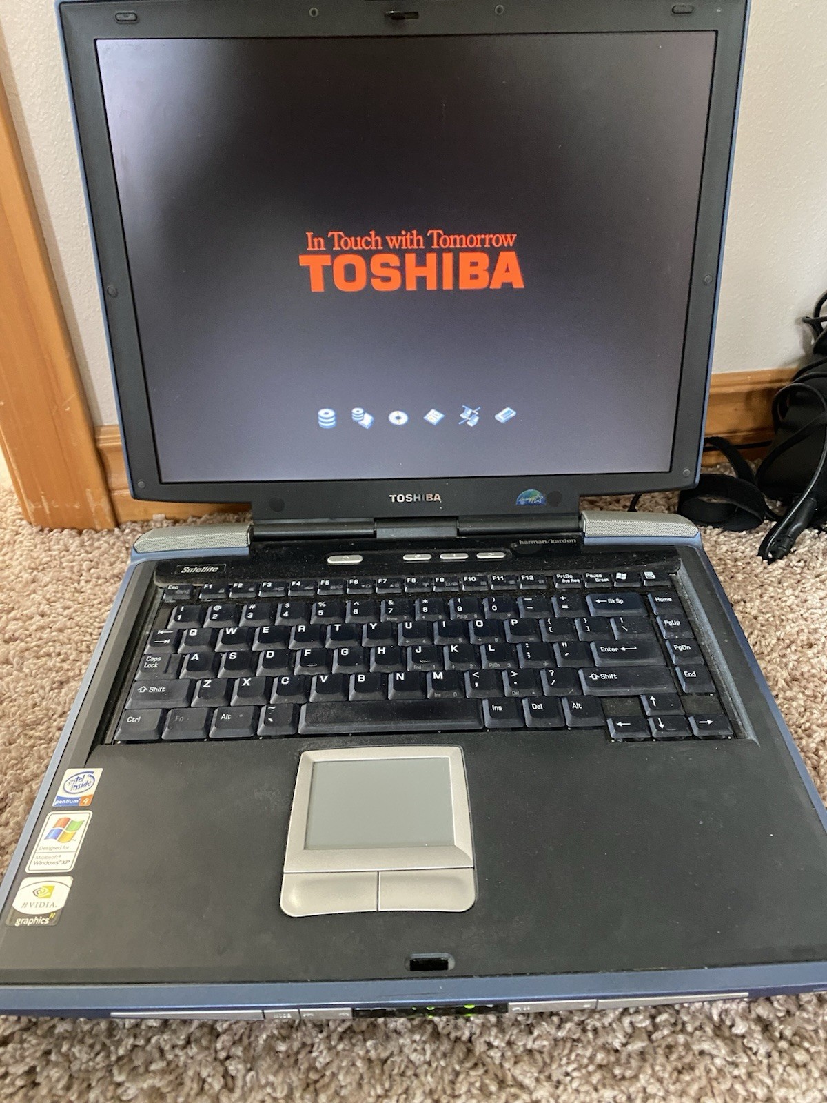 Toshiba Satellite 2455-S305 Retro Laptop Bundle POWERS ON – No HDD Manuals CD