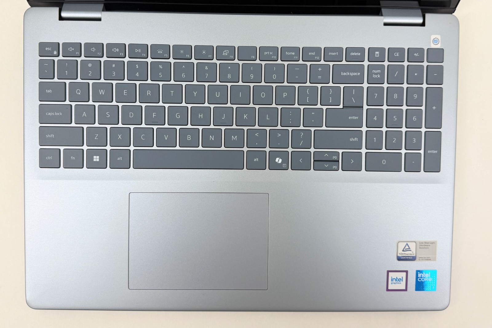 Dell Inspiron 5640 16″ 1920×1200 Touch Core 7 150U 32GB 1TB SSD W11H – Dents