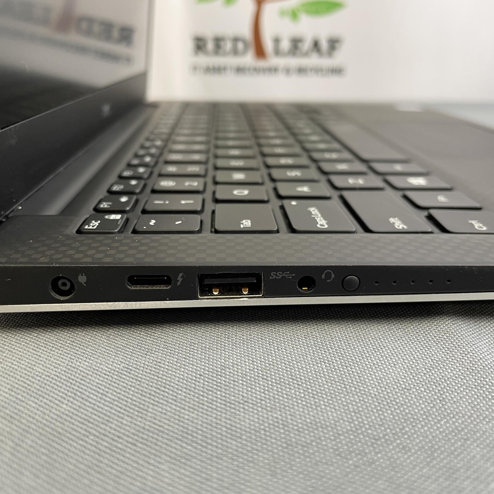 DELL XPS 13 9360, Core i7-7560U 8 GB RAM No SSD | Grade B/C (READ)