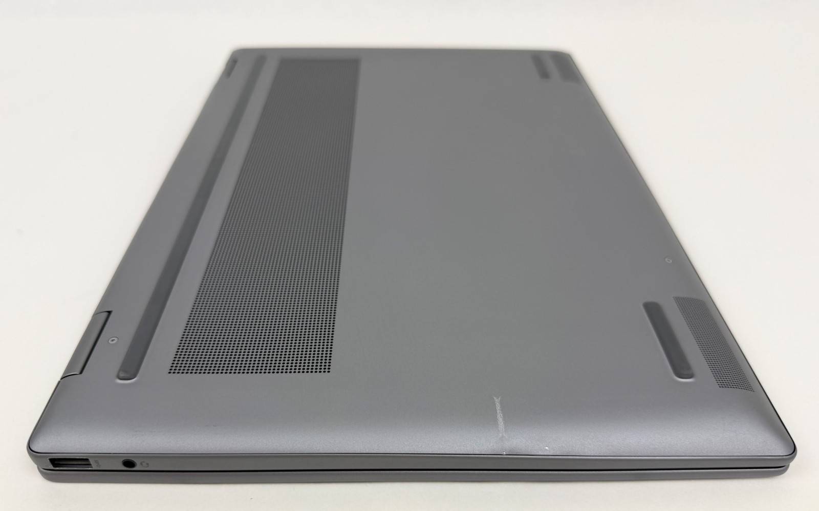 HP Envy 16-ad0023dx 16″ 2K Touch Ryzen 7 8840HS 16GB 1TB SSD W11H 2in1