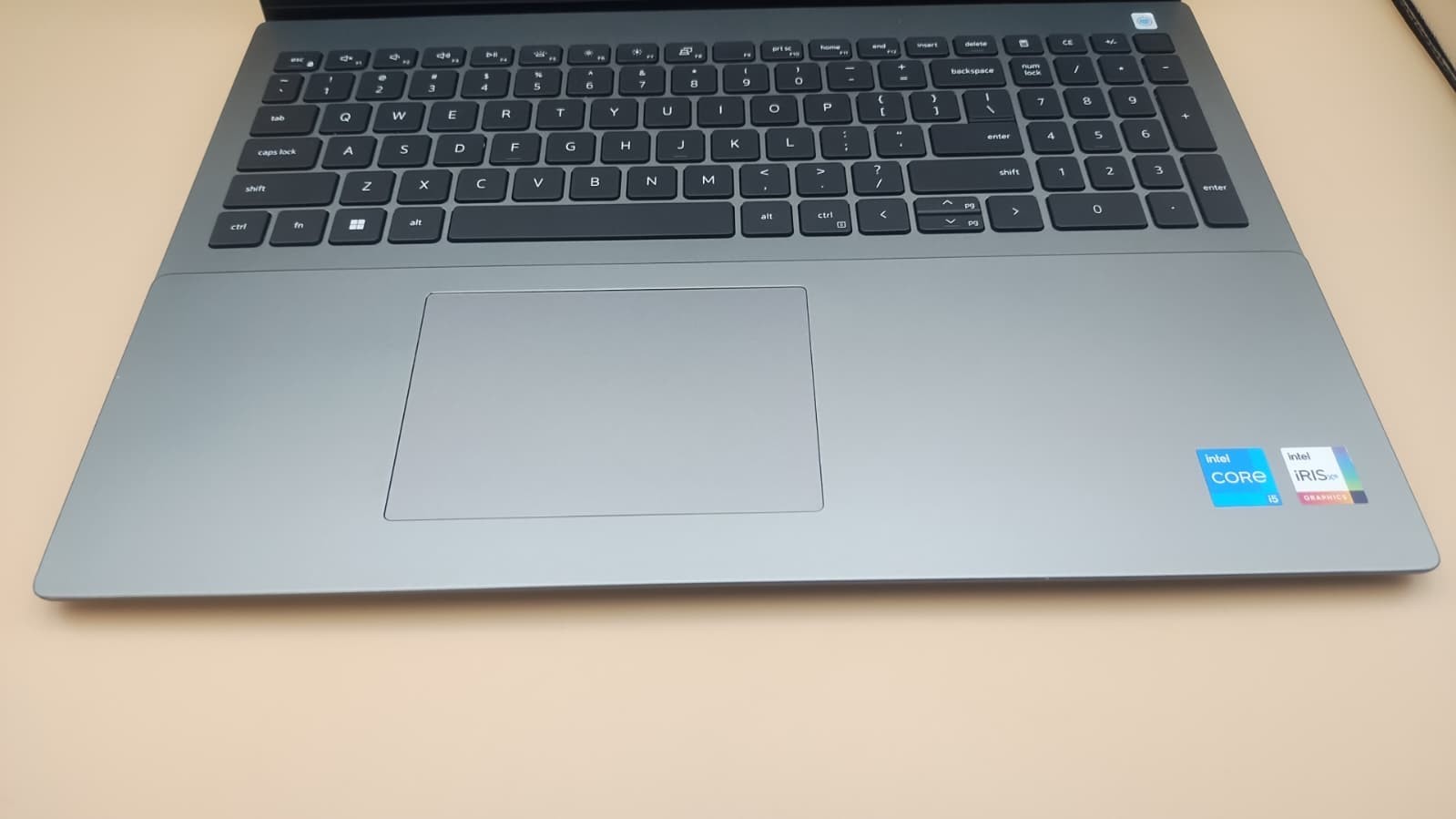 Dell Vostro 5620 16″ FHD+ i5-1240P 16GB 512GB SSD Win11 Pro Iris Xe