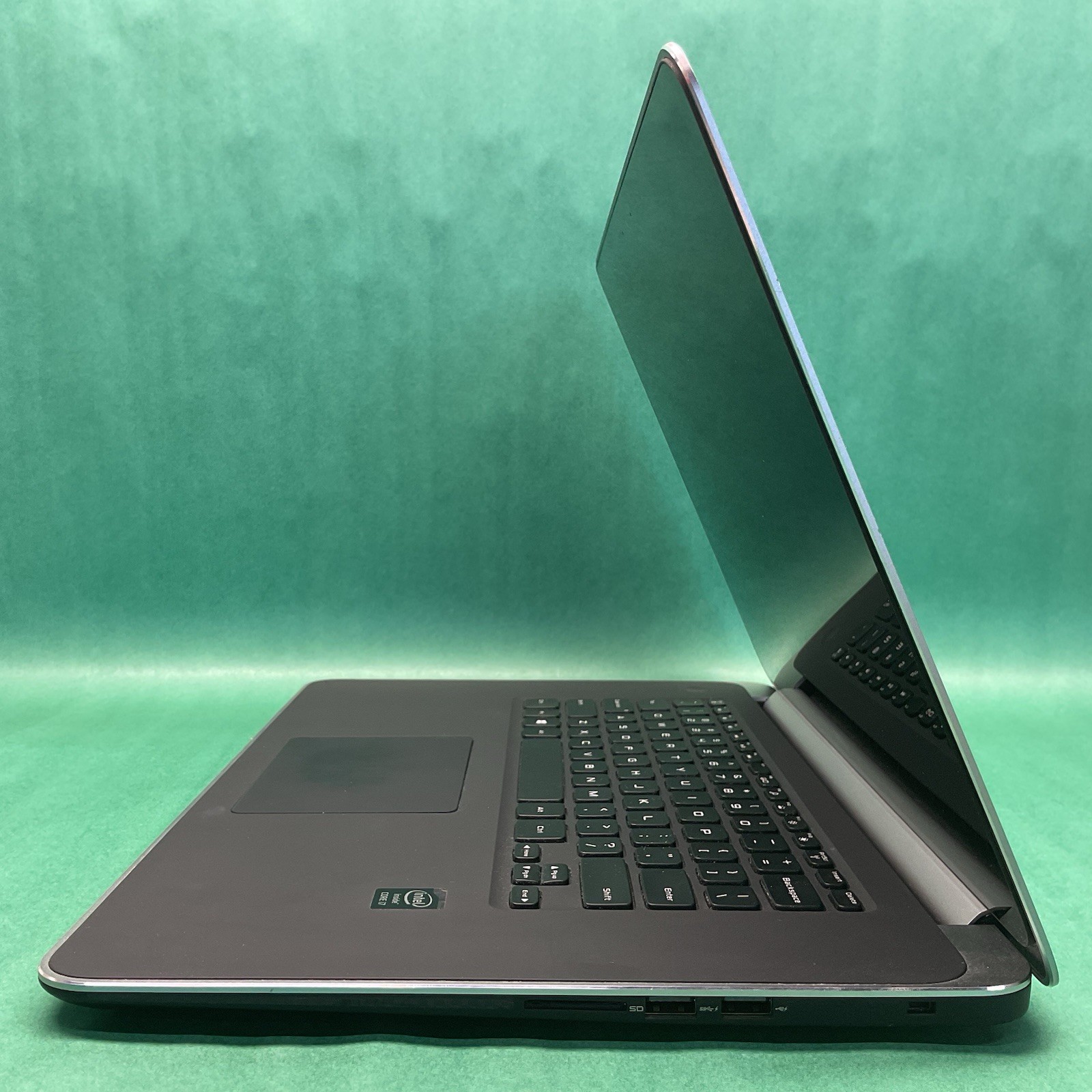 Dell Precision M3800 – i7 – Powers On – NO HARD DRIVE- Untested