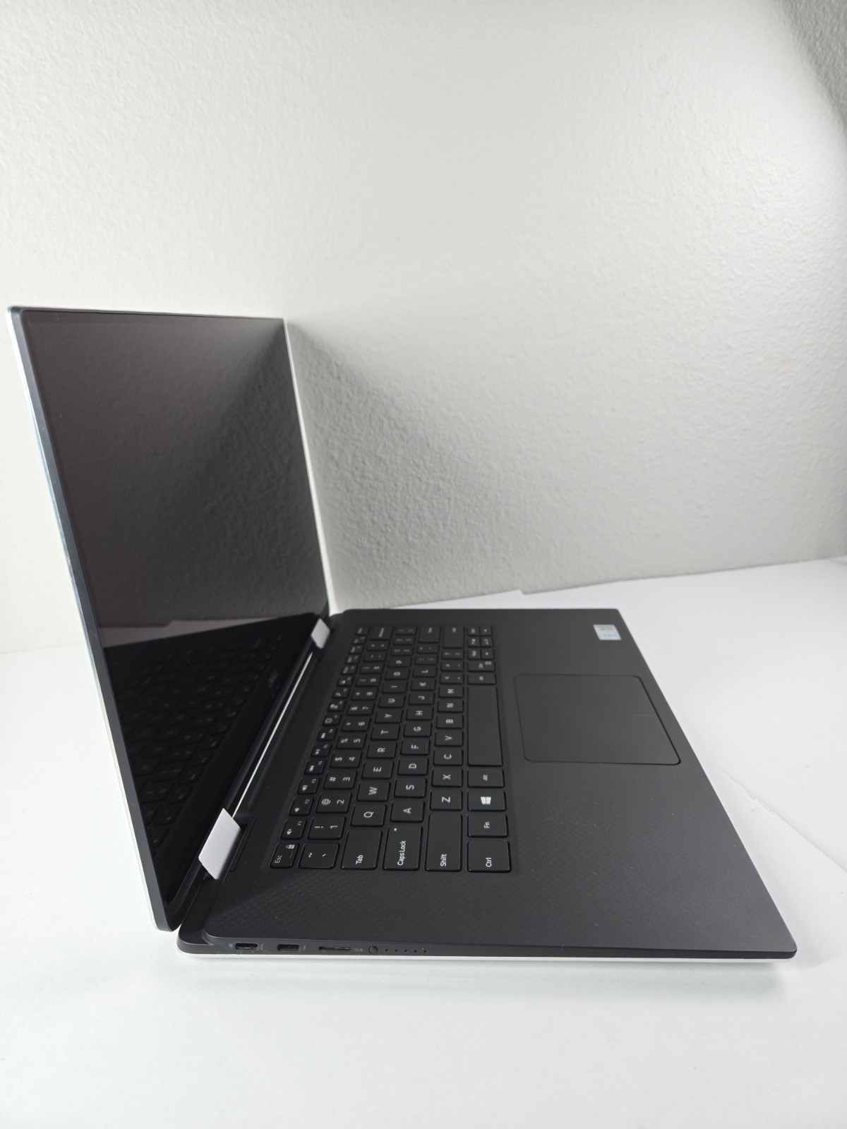 DELL Precision 5530 2-in-1 i7-8706G 3.1GHz 16Gb RAM 256Gb NVMe Touch Pro WX Vega