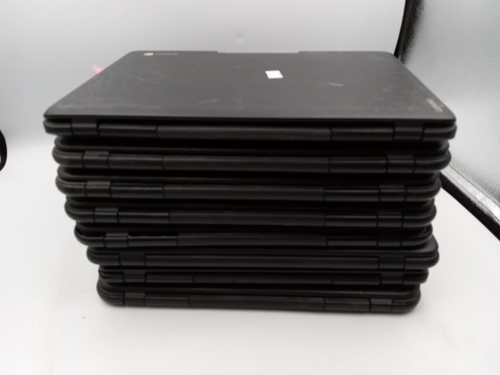 Lot of 8 – Lenovo N22 / N23 Chromebook Laptops – FOR PARTS – VARIOUS ISSUES -RR