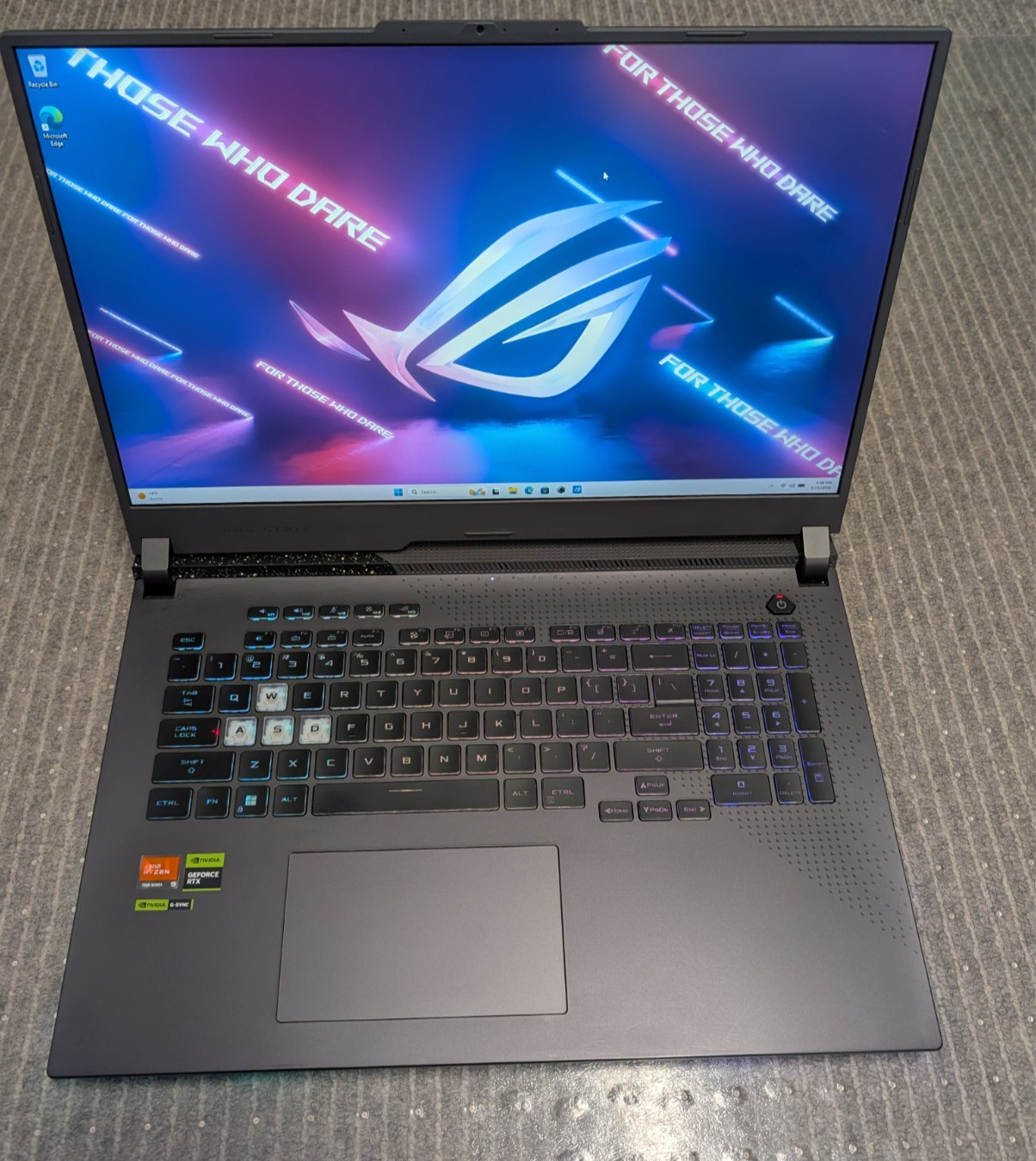 ASUS ROG Strix G17 G713PU 17.3″ Ryzen 9 7940HX 2.4GHz 16GB 1TB RTX 4050 6GB