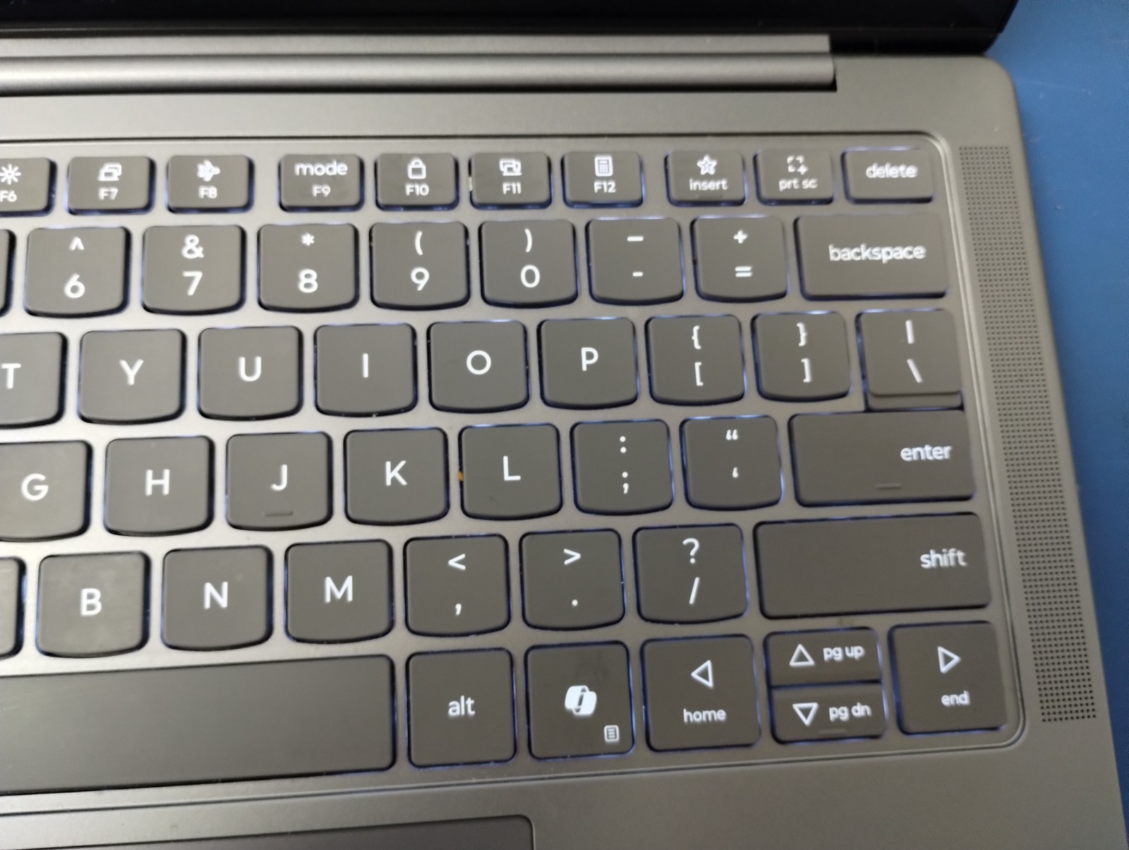 Lenovo Slim 7 14ILL10, Intel Core Ultra 7, 2.20 GHz, 32 GB RAM, 1 TB NVMe SSD