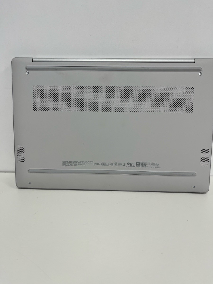 Windows 11, Amd Ryzen 3, 8 (CPU)@2.4ghz, 4gb ram and 256 SSD. Inclu (P04024390)