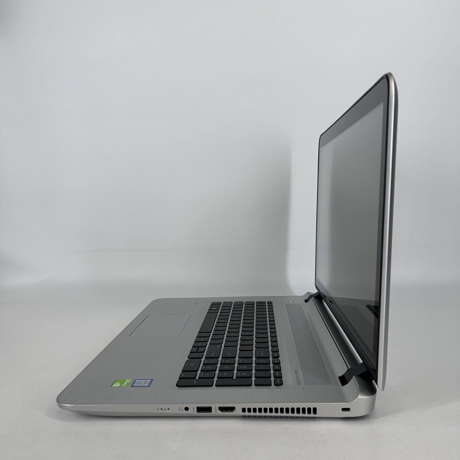 HP ENVY Notebook 17 FHD i7-7500U 2.70GHz 16GB 1TB HDD NVIDIA 940MX Excellent