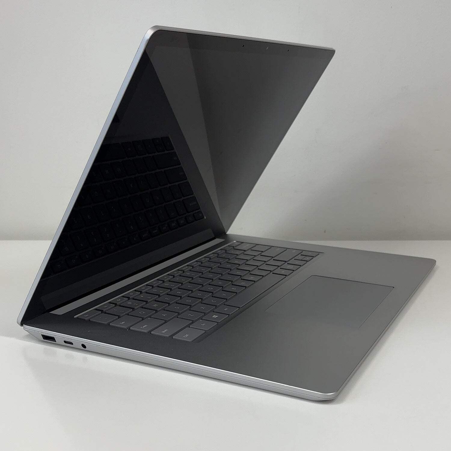 Broken Microsoft Surface Laptop 3 1873 15″ Ryzen 5 Surface Edition 2.1GHz 128GB