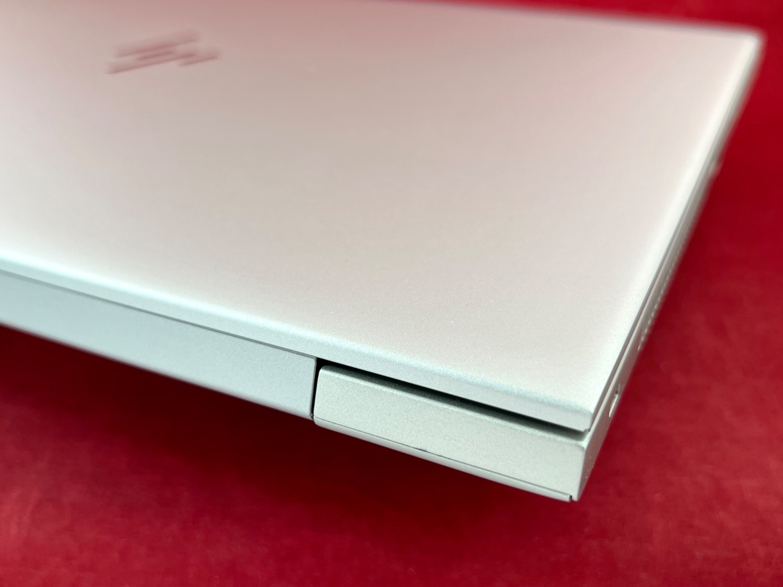 NEAR MINT HP ELITEBOOK 840 G6 14″ FHD DISPLAY INTEL i7-8665U 256GB 8GB, 3 CYCLES