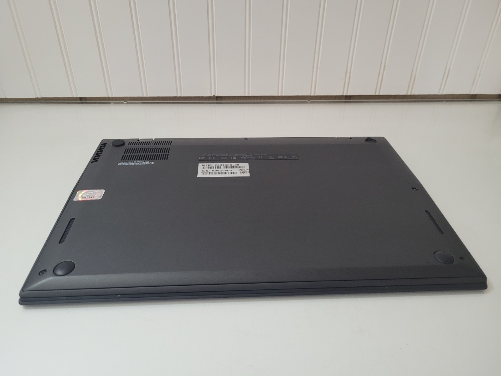 Lenovo ThinkPad X1 Carbon Intel Core i7-5600U 2.6Ghz 8GB Ram No SSD 14″ Laptop